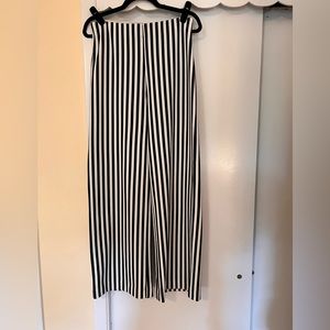 Boston Proper Beyond Travel black and white palazzo pants. Size small